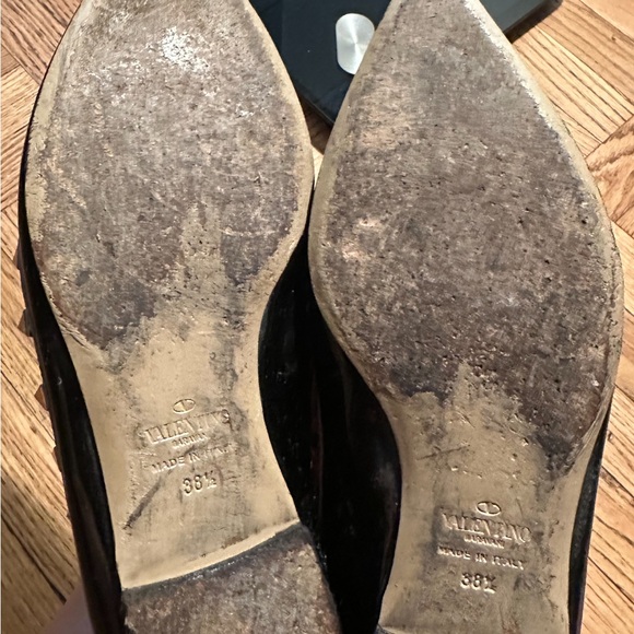 VALENTINO STUDDED BLACK PATENT LEATHER FLATS - Picture 3 of 4